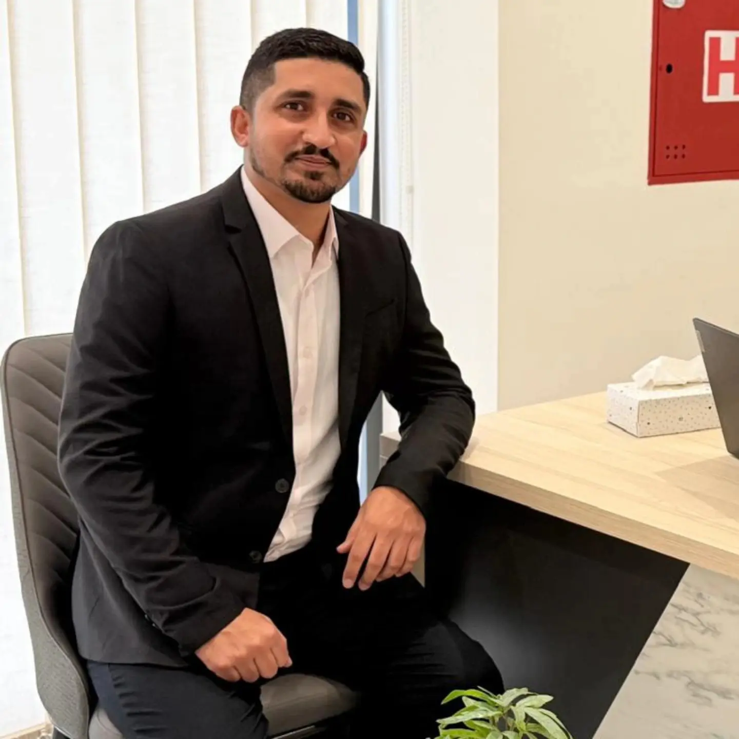 Tehsin Iqbal - Generalni direktor